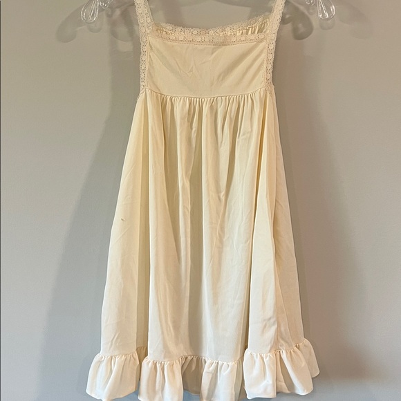 Vintage Cream Chemise - Picture 2 of 8